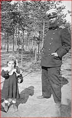 А. Н. Крылов с дочерью Анной, ставшей впоследствии женой П. Л. Капицы. 1904 год