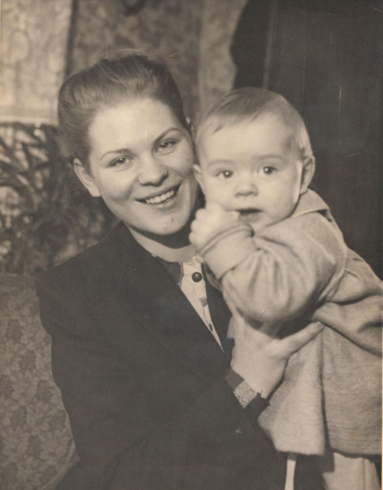 Лариса Боброва с сыном Михаилом