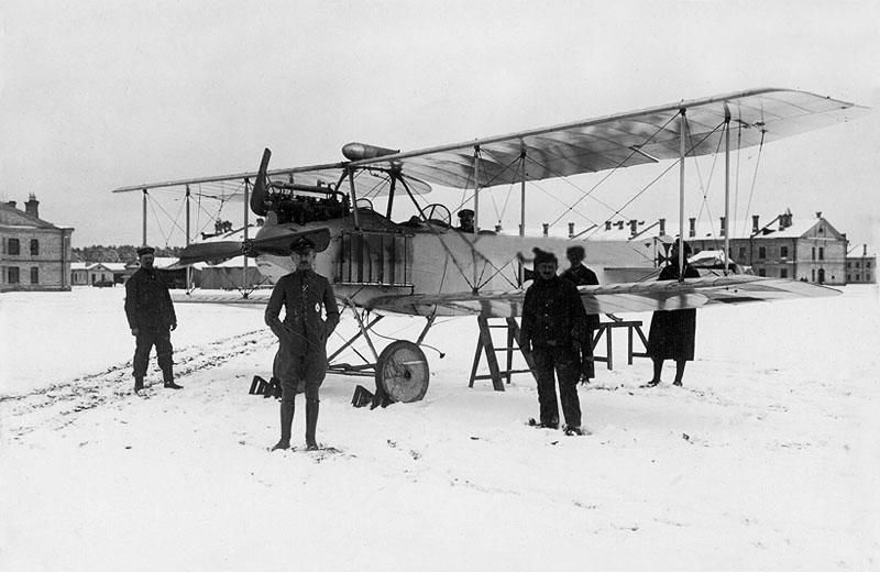 Кайзеровский самолет на аэродроме в Северном городке. Начало ноября 1915 год.