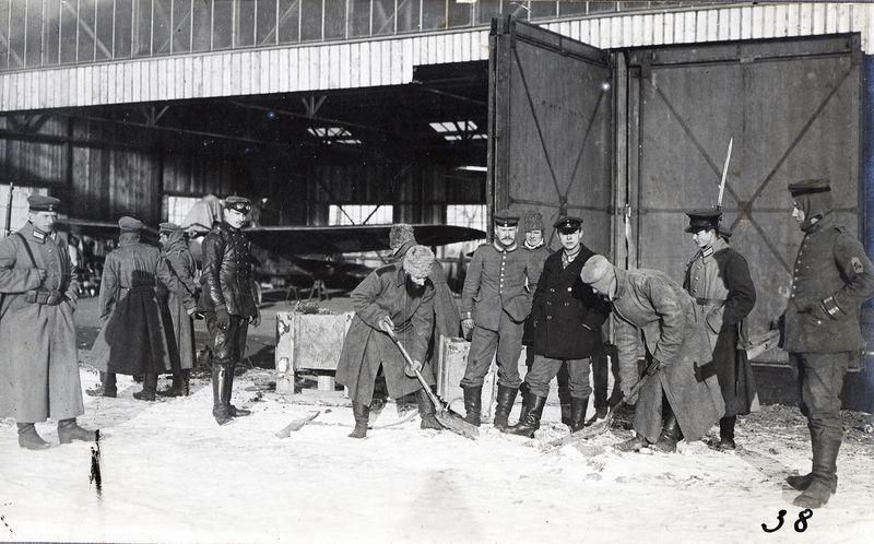 Немецкий ангар на аэродроме Порубанок декабрь 1915 год.