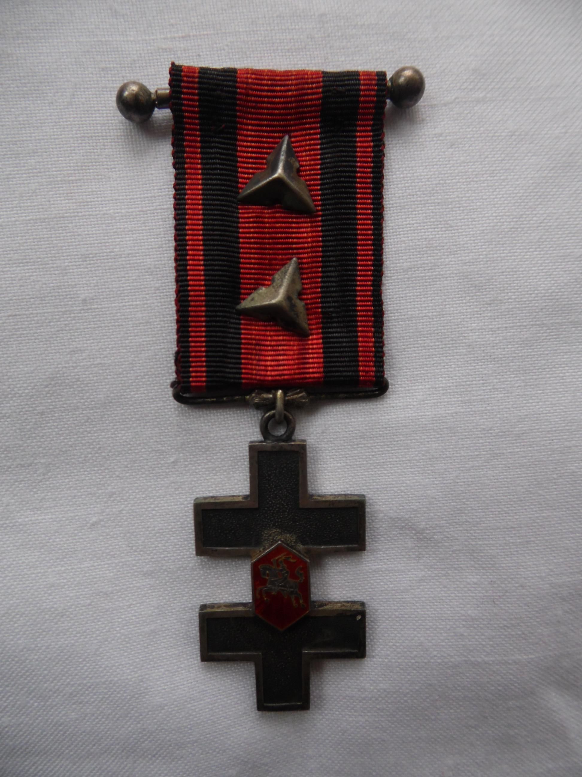 Крест Витиса 1925 года 2 класса, 2 степени, без мечей.На ленточке две звезды образца 1923 года. Из коллекции Г. Сакалаускаса