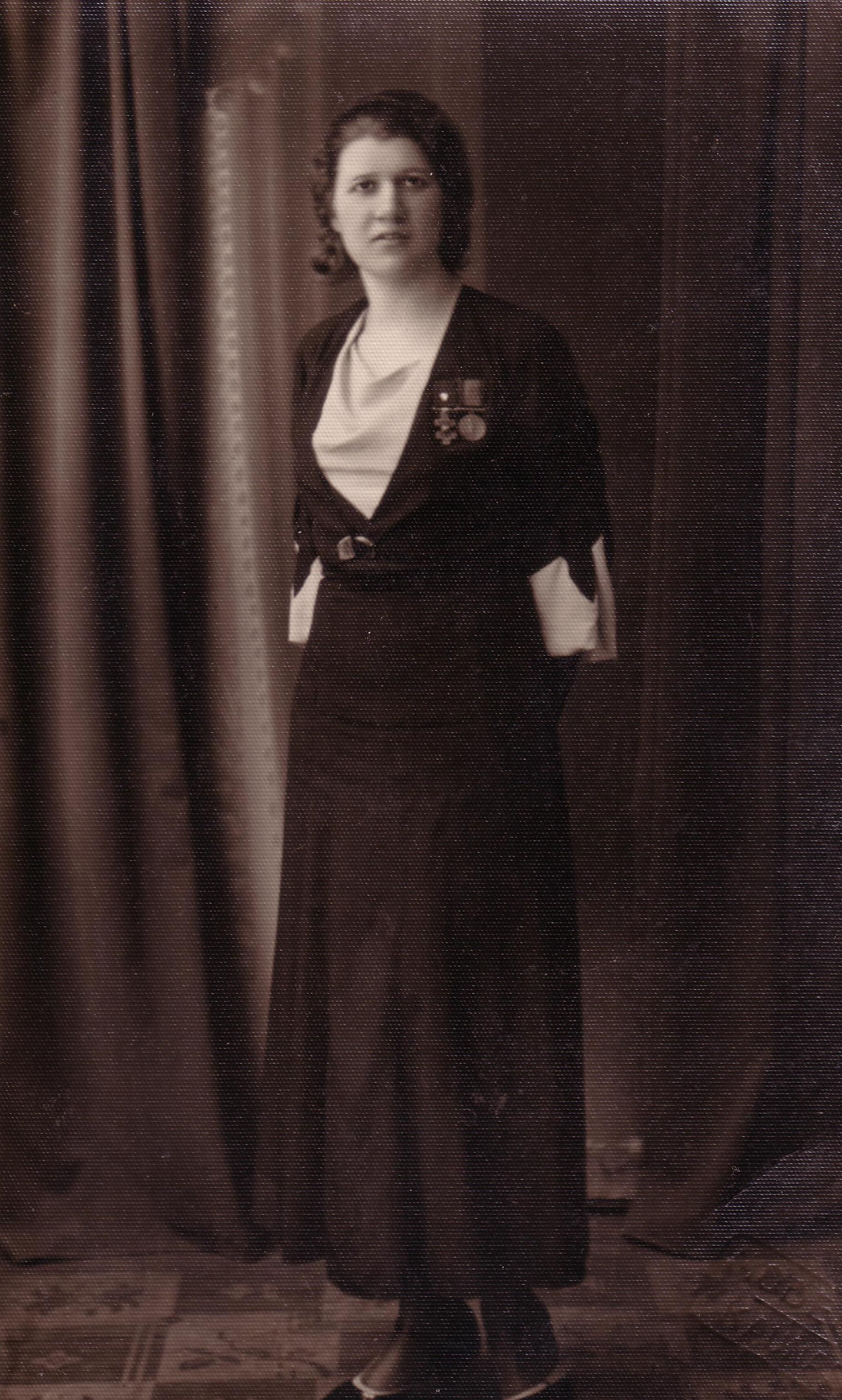 Мальвина Валейкене, единственная женщина награждённая военным Крестом Витиса. Фотография из коллекции А.Аужбикавичюса.