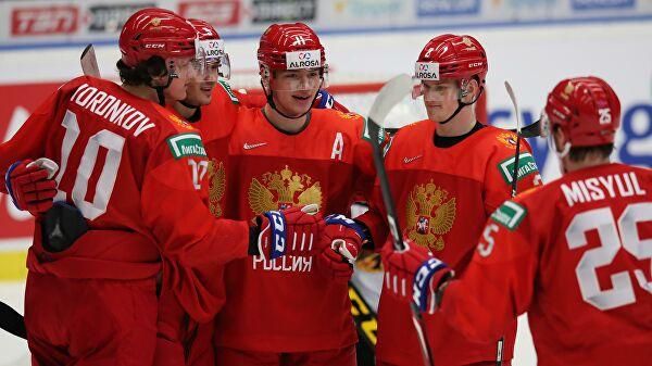 Игроки молодежной сборной России радуются забитой шайбе © РИА Новости / Крис Бэрри