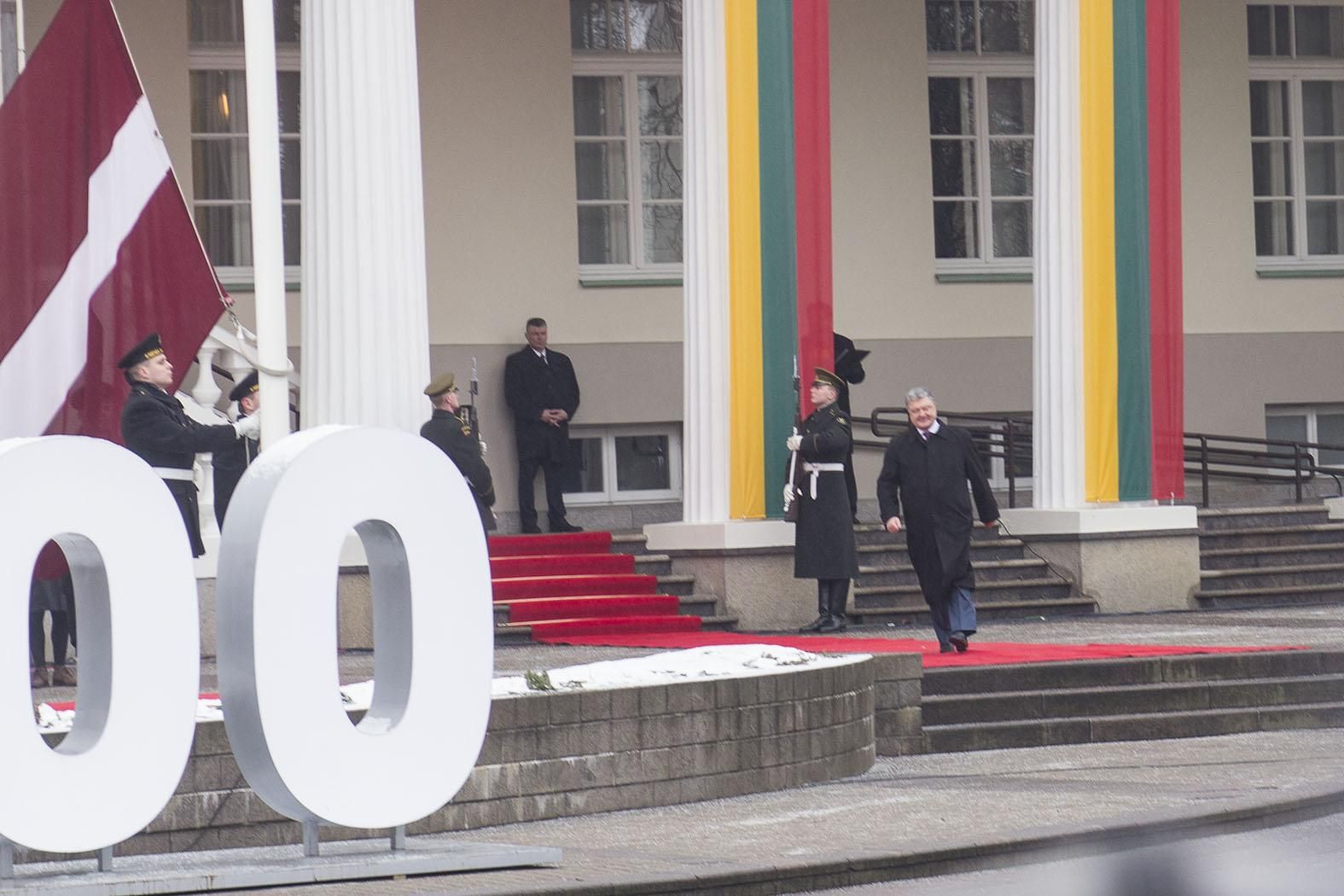 Пётр Порошенко в Вильнюсе на праздновании 100-летия восстановления Литовского государства. Фото Виктора Грецкаса, "Обзор"