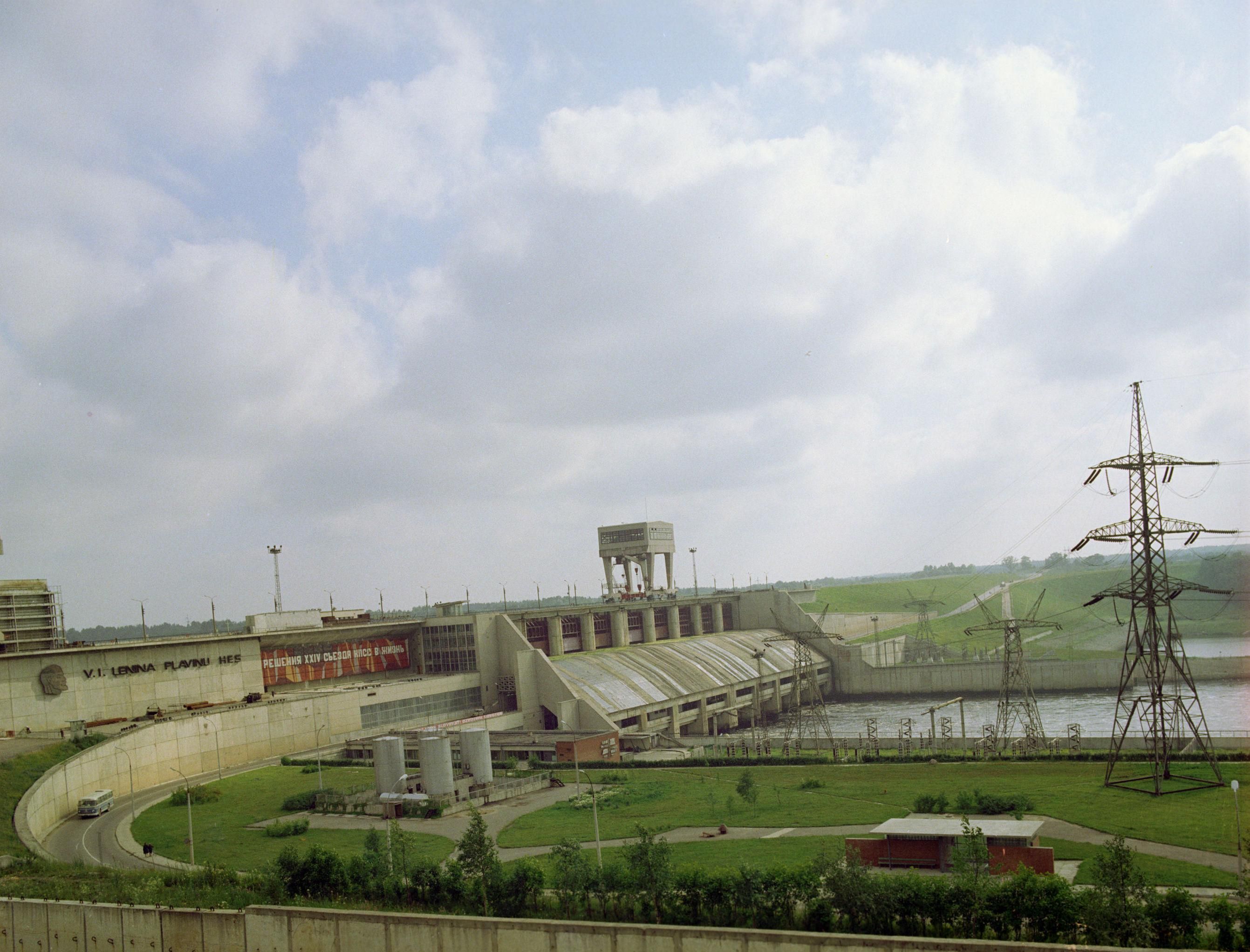 Плявиньская гидроэлектростанция на реке Даугава. Фото РИА Новости