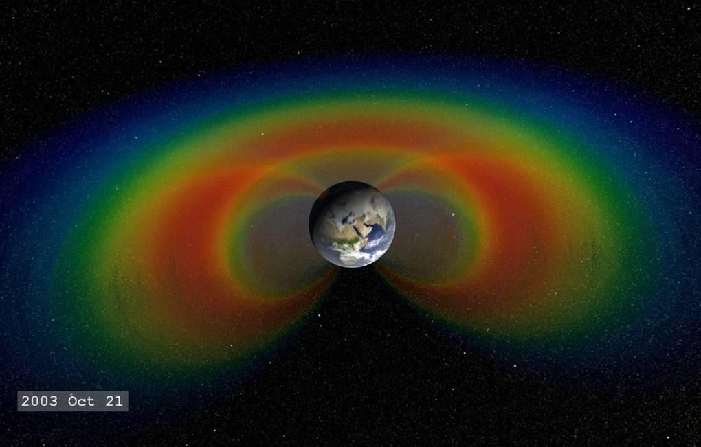 Потоки солнечного материала попадающие в магнитосферу Земли <a href="https://www.nasa.gov/feature/nasa-researchers-track-slowly-splitting-dent-in-earth-s-magnetic-field/">© NASA Goddard/Tom Bridgman</a>