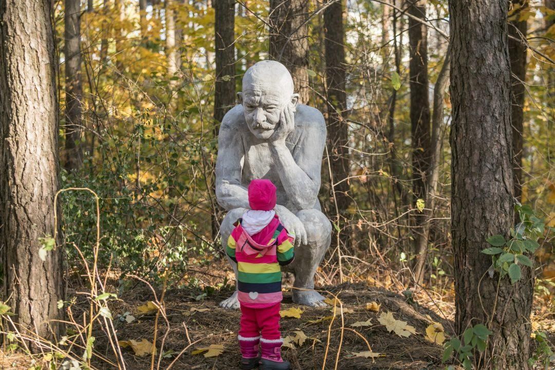 Mykolas Sauka, „Skulptūros Viršuliškių miško parke“