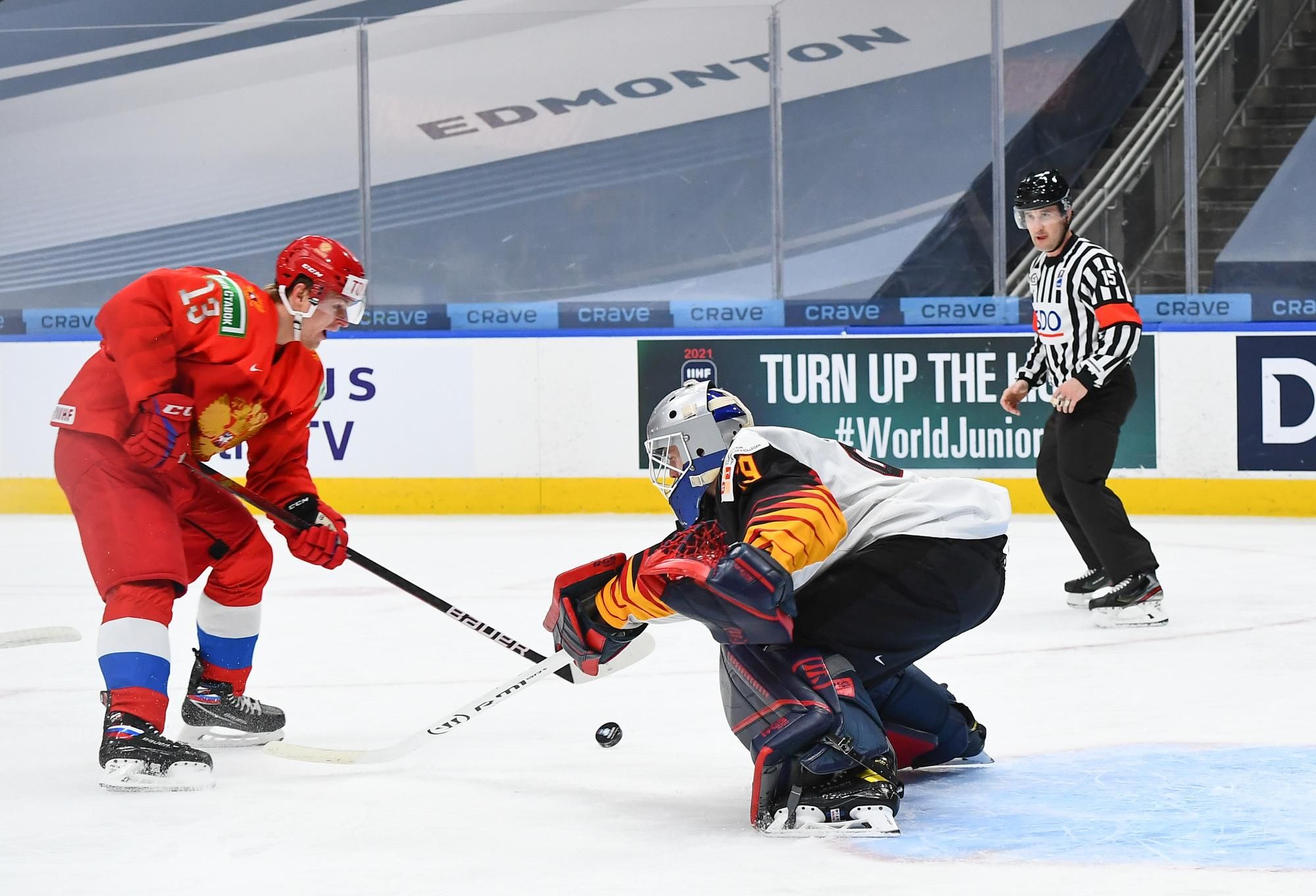 Vasili Ponomaryov scores the opening goal on a short-handed breakaway. photo: Andrea Cardin/HHOF-<a href="https://www.iihf.com/en/events/2021/wm20/news/23803/russia_qualifies_early">IIHF Images </a>