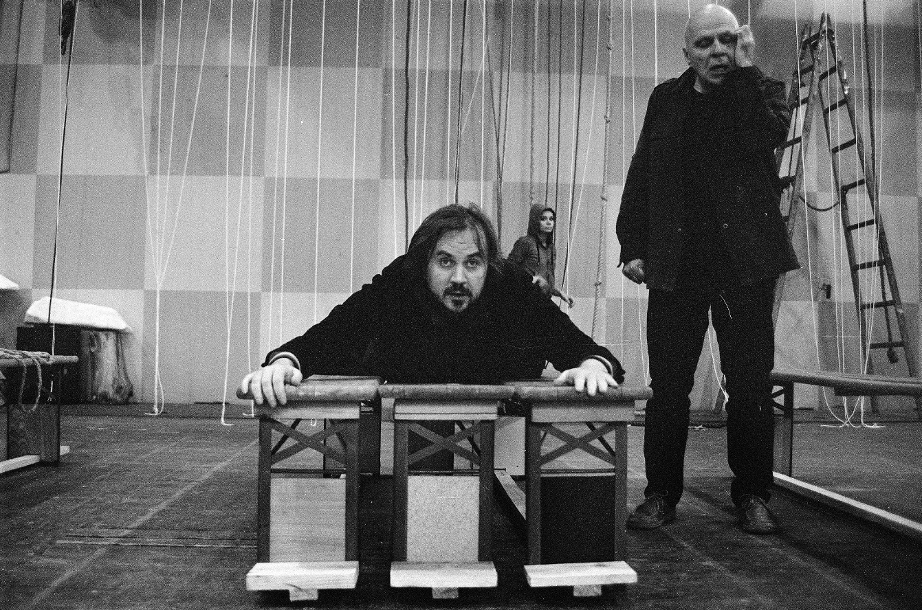 Оскарас Коршуновас во время репетиции спектакля "Кафедра". Фото Томаса Иванасускаса