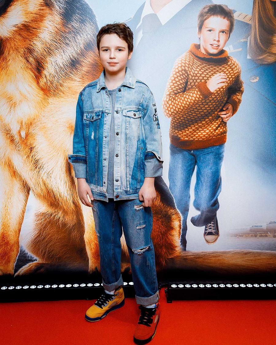 Одного из героев — сына летчика Лазарева Колю — сыграл юный актер Леонид Басов.