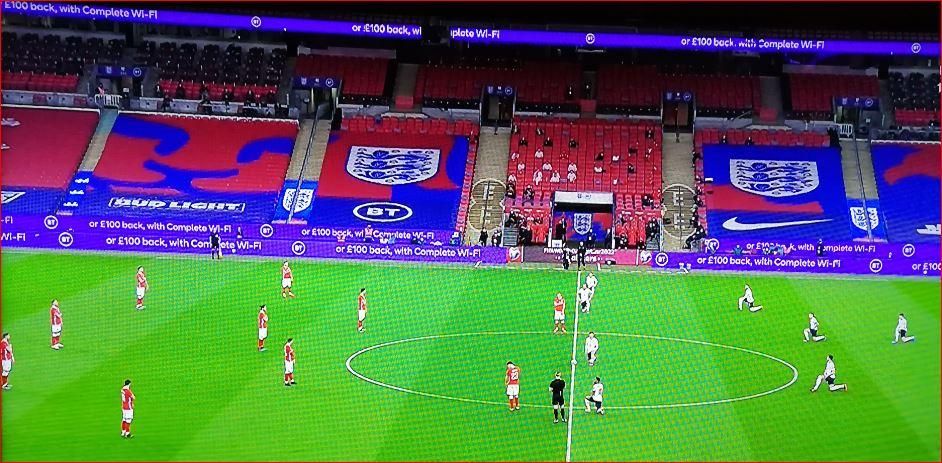 Перед началом матча Англия - Польша