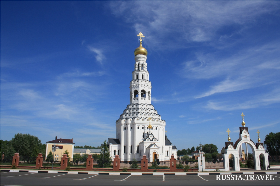 Храм святых Первоверховных апостолов Петра и Павла в посёлке Прохоровка