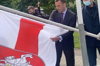 О снятии госудасртвенног флага РБ в Риге литовские власти стараются не упоминать. Фото: телеграм-канал «Беларусь Сейчас»