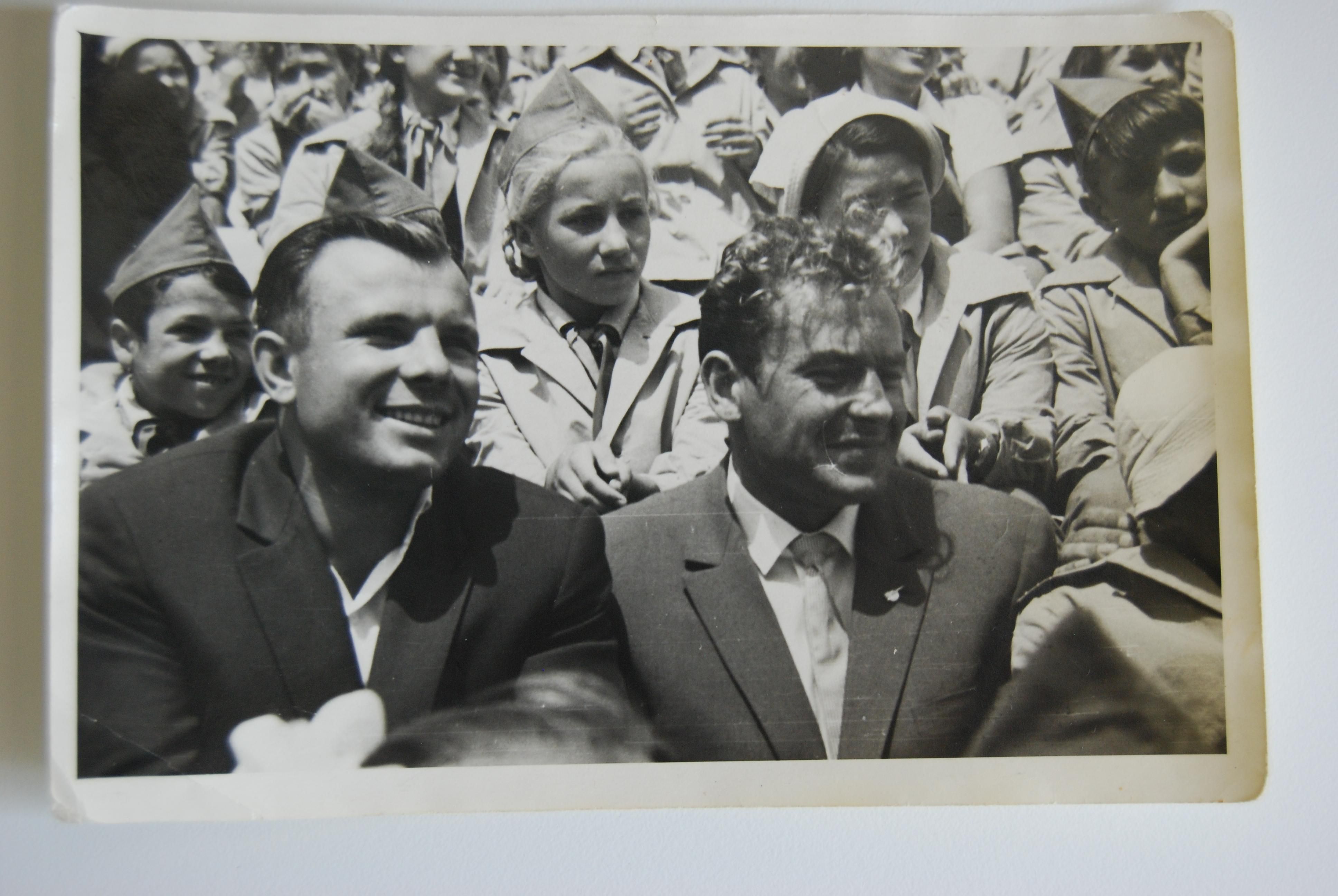 Юрий Алексеевич Гагарин с Германом Титовым в Артеке. Крым, осень 1961 года.