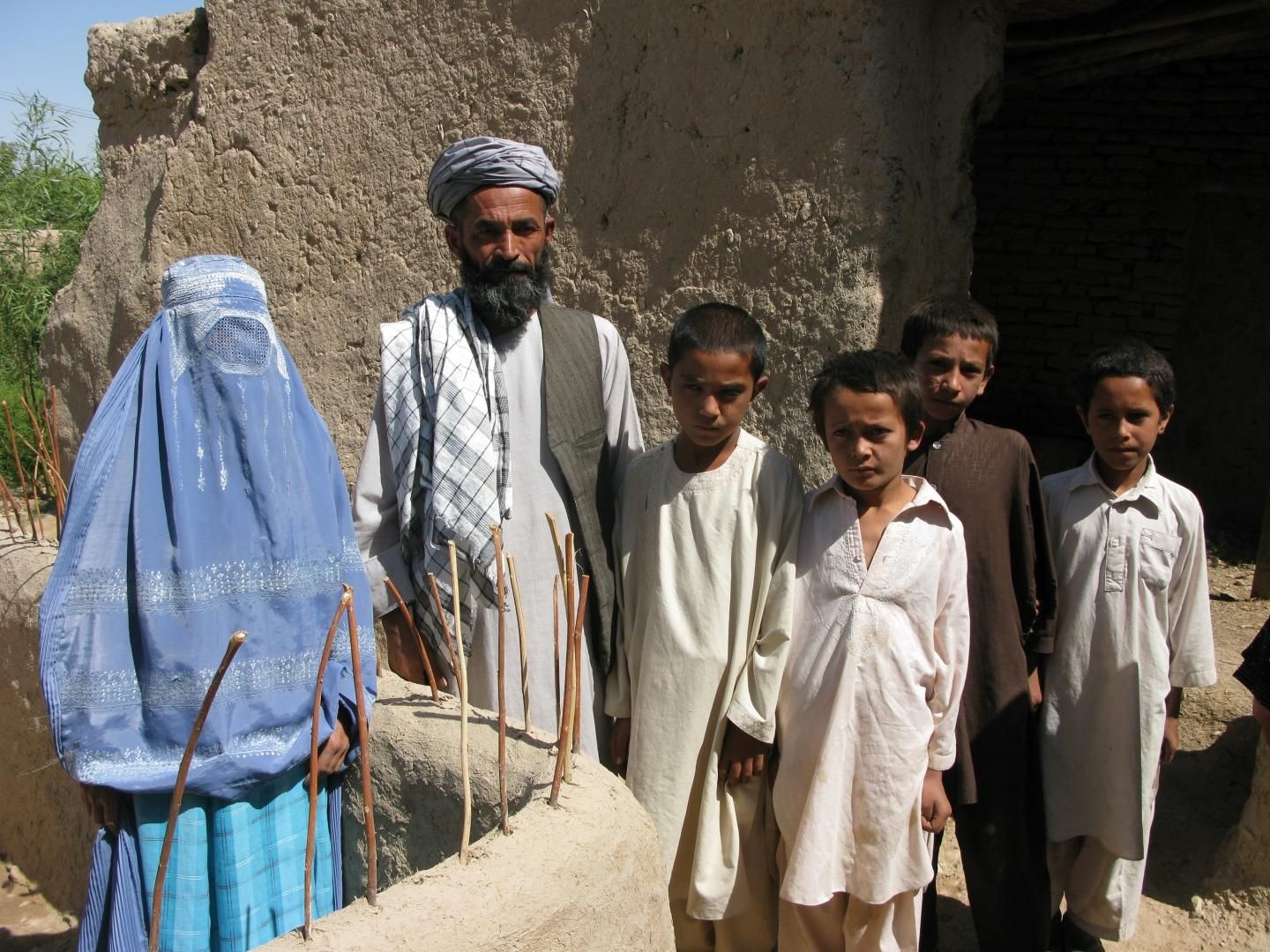 Афганская семья. Фото: DFID - UK Department for International Development