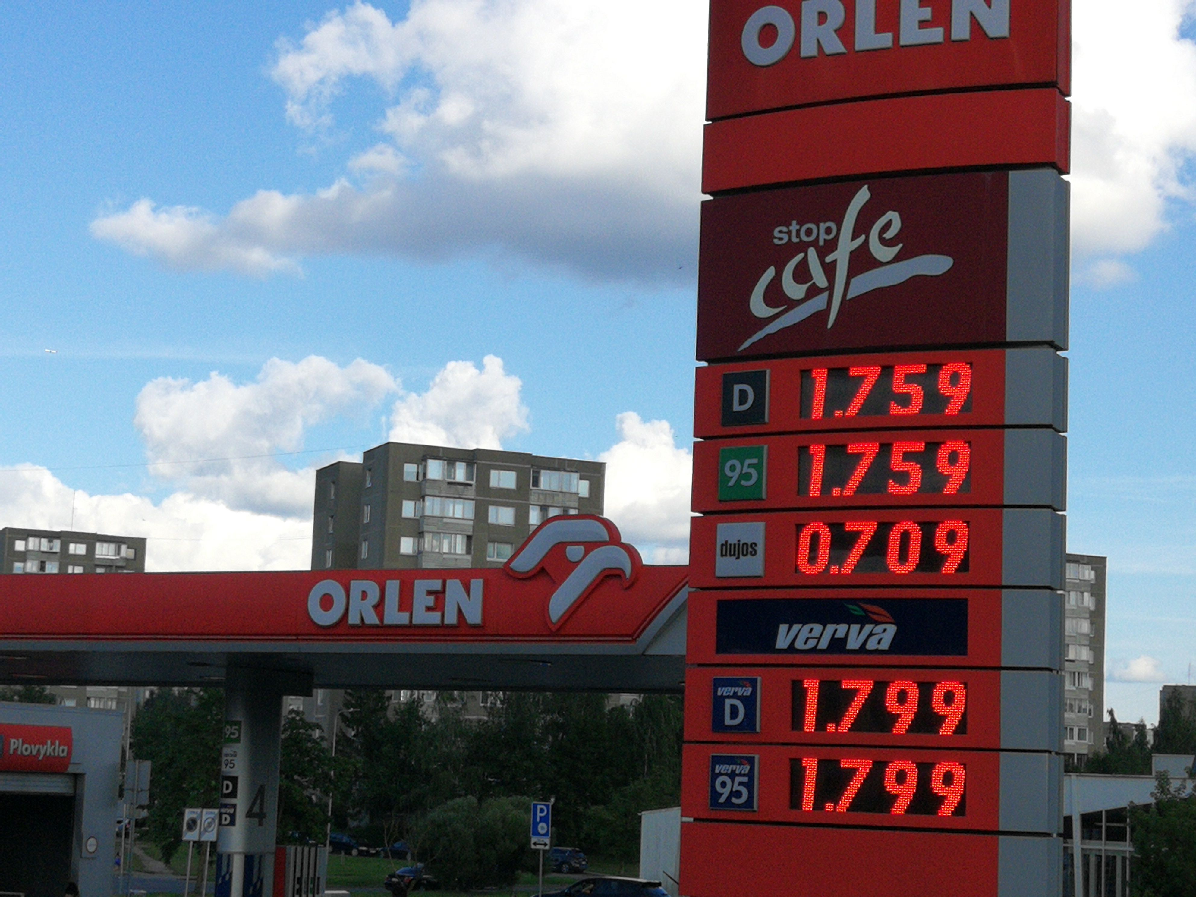 Автозаправка в Вильнюсе. Такие цены были в наале августа 2022 года. Фото: "Обзор"