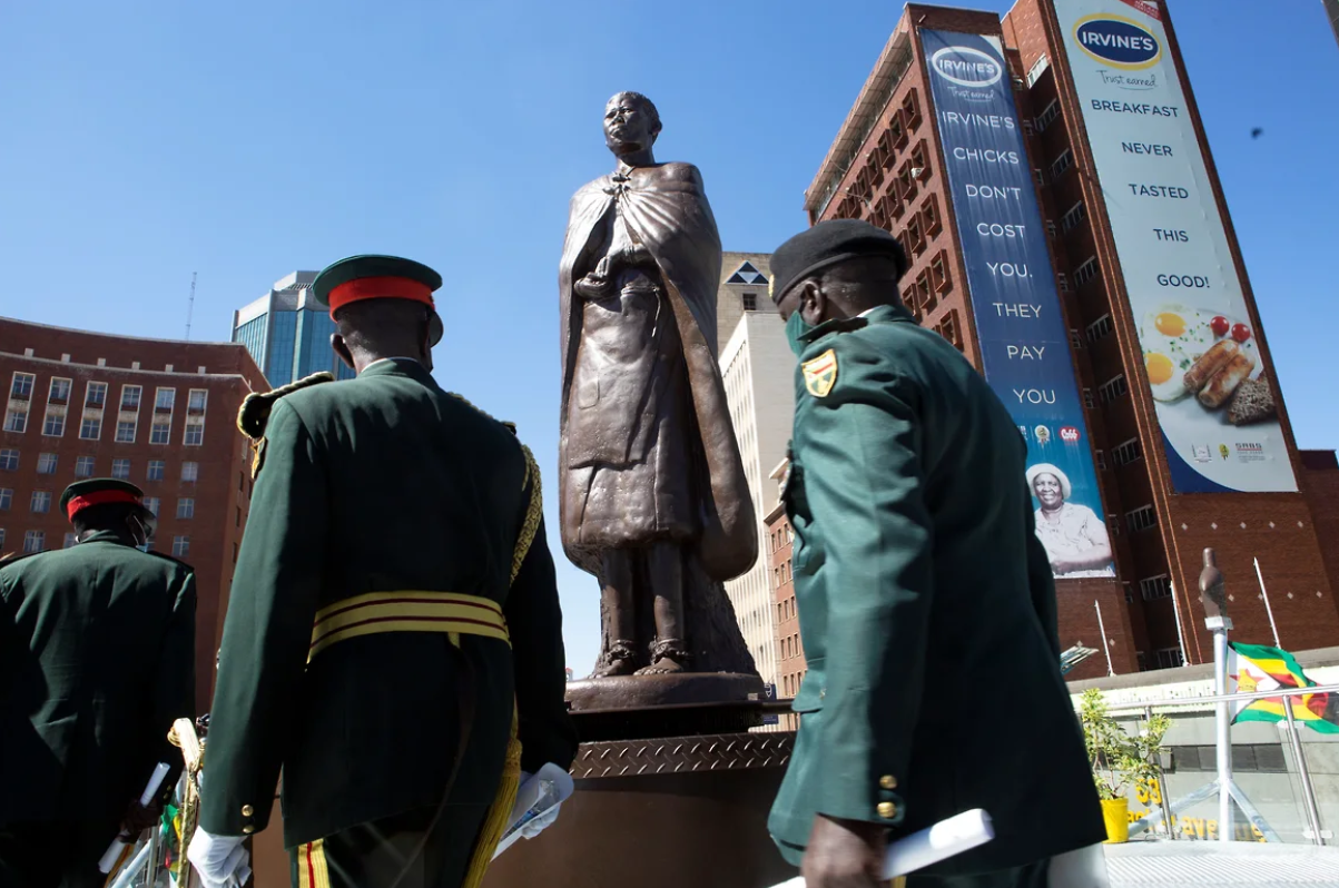 Памятник Неханде в столице Зимбабве Хараре Фото: Tsvangirayi Mukwazhi / AP