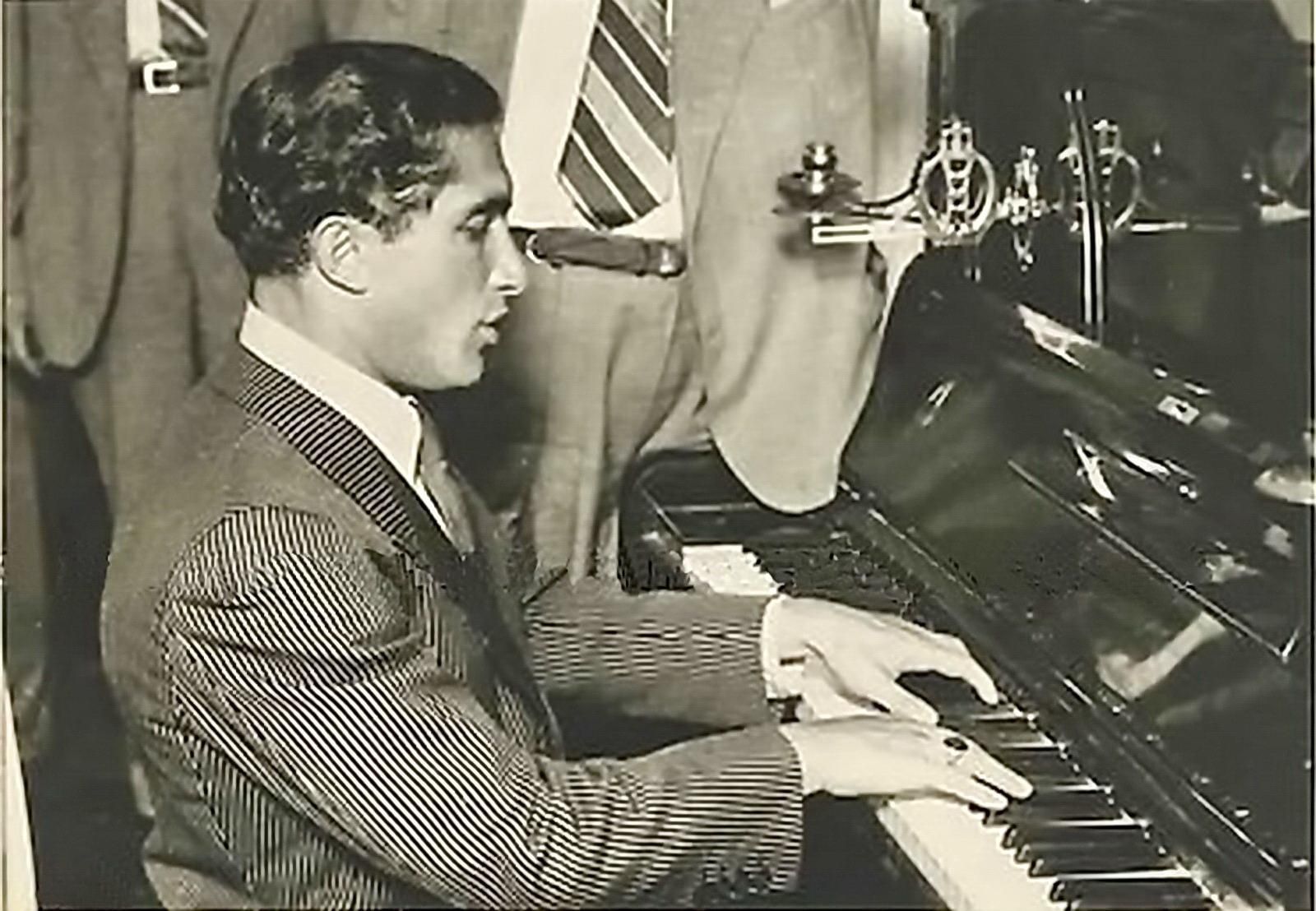 Йозеф Шмидт за роялем