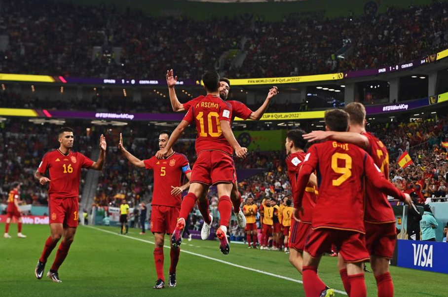 Игроки сборной Испании. Фото: © EPA-EFE/ Noushad Thekkayil