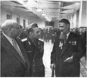А. Н. Туполев, Ар. И. Микоян, И. В. Курчатов (слева направо) на сессии Верховного Совета СССР.