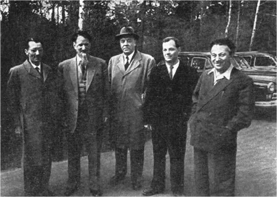 Термояд, как  Ф. Жолио-Кюри, И. В. Курчатов, Д. В. Скобельцын, Л. А. Арцимович, А. И. Алиханов (слева направо), 1958 год.