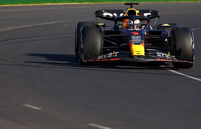 Макс Ферстаппен на трассе во время Гран-при Австралии "Формулы-1" в Мельбурне Фото: Mark Thompson/Getty Images