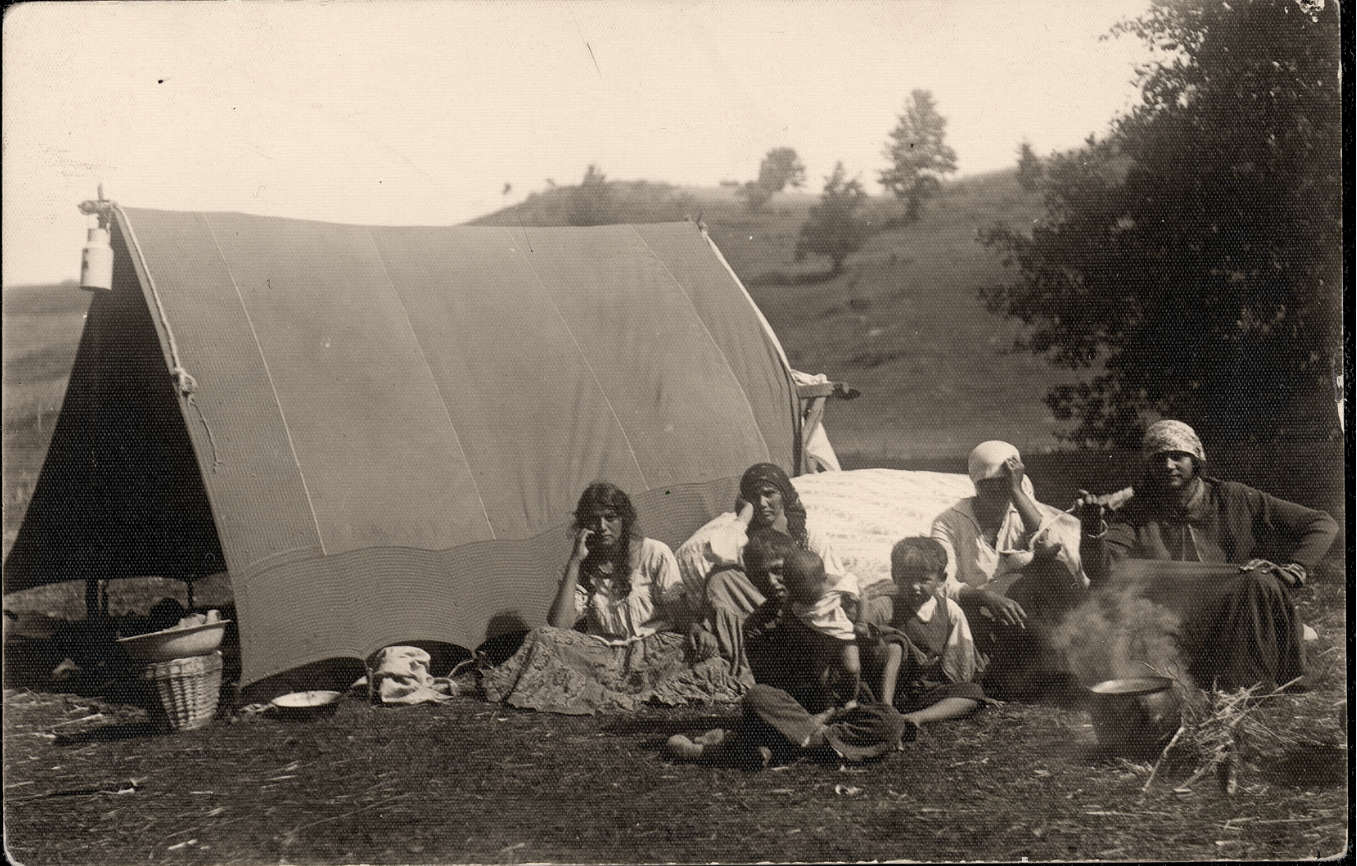 Рома в Алитусе. 1930-е годы / Фото из Музея произведений и коллекций Антанаса Жмуйдзинавичюса и Национального художественного музея М.К. Чюрлениса (ŽFp-757)