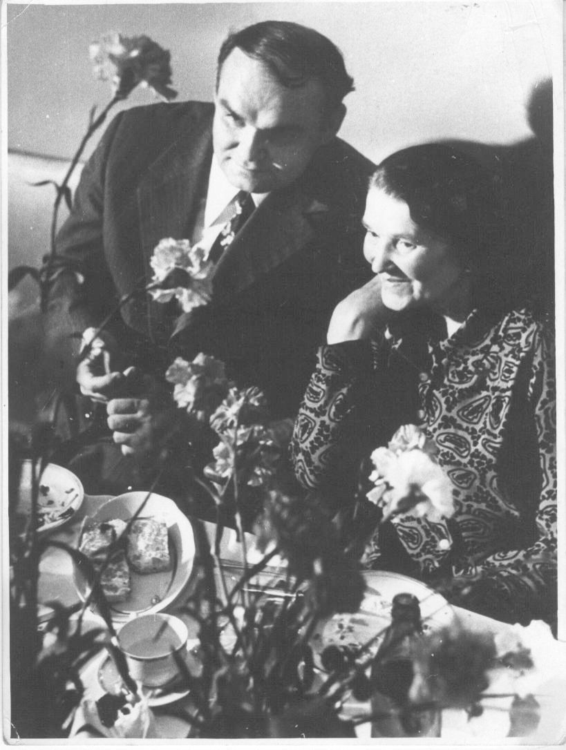 С мамой Марией Фёдоровной