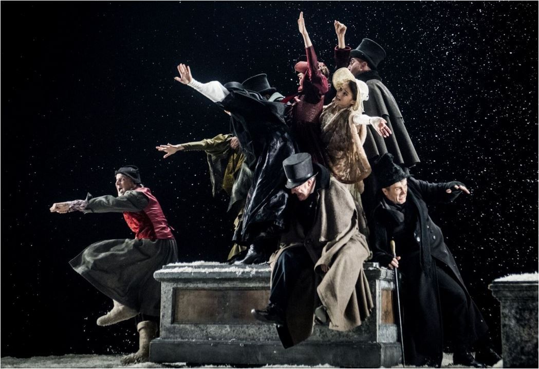 Сцена из спектакля "Маскарад". Фото Д.Матвеева