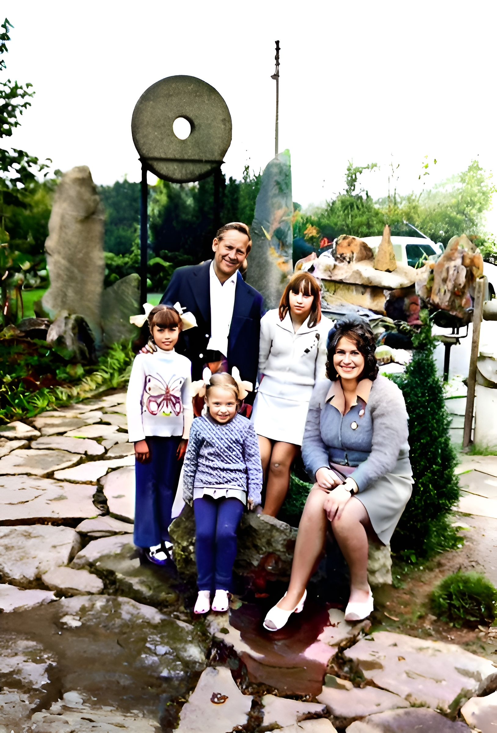 В.Интас с семьёй