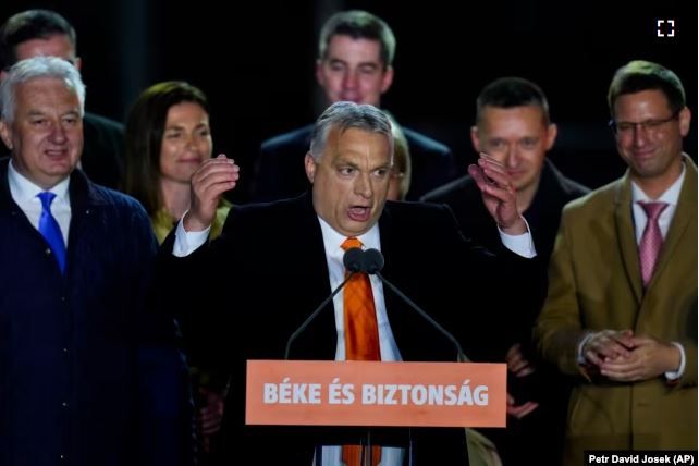 Апрель 2022 года. Виктор Орбан выступает перед своими сторонниками после очередной победы на парламентских выборах