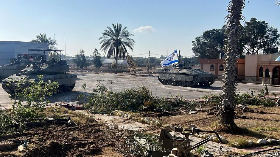 Израильские танки на палестинской стороне КПП "Рафах" Фото: Israeli Army/AFP