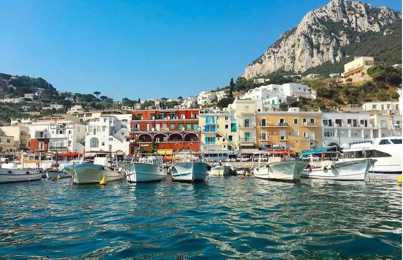 Итальянский остров Капри. Обложка © Unsplash / Julia Worthington