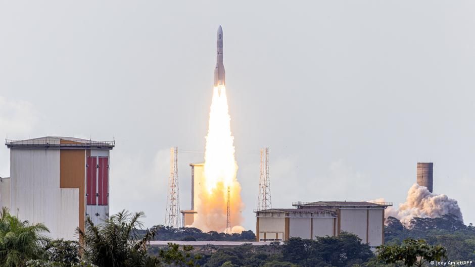 Первый старт новой европейской ракеты-носителя Ariane 6 с космодрома Куру во Французской Гвиане 9 июля 2024 Фото: Jody Amiet/AFP