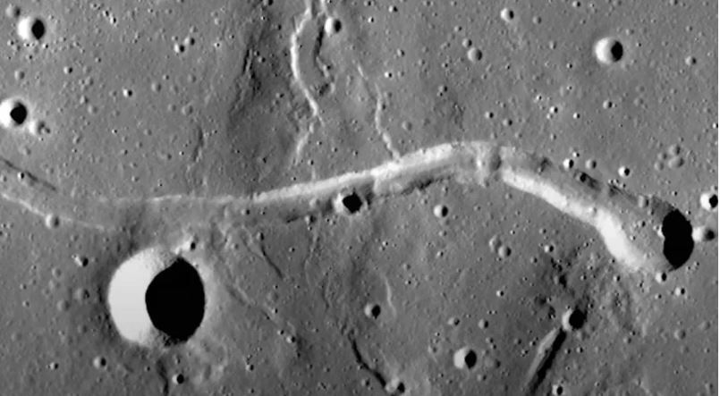 На Луне обнаружен тоннель, которому миллиарды лет. Обложка © NASA 360 / YouTube