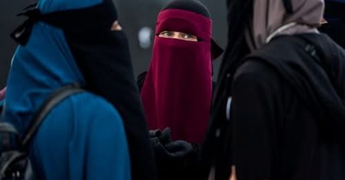 Женщины в никабе / Reuters