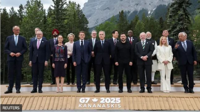 Групповая фотография участников саммита — без Дональда Трампа