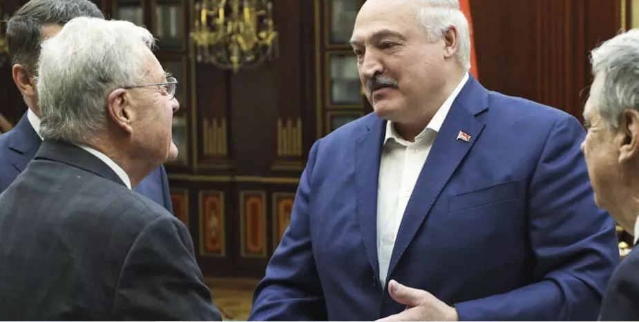 Александр Лукашенко и спецпредставитель президента США Кит Келлог в Минске 21 июня 2025 (иллюстративное фото). AP