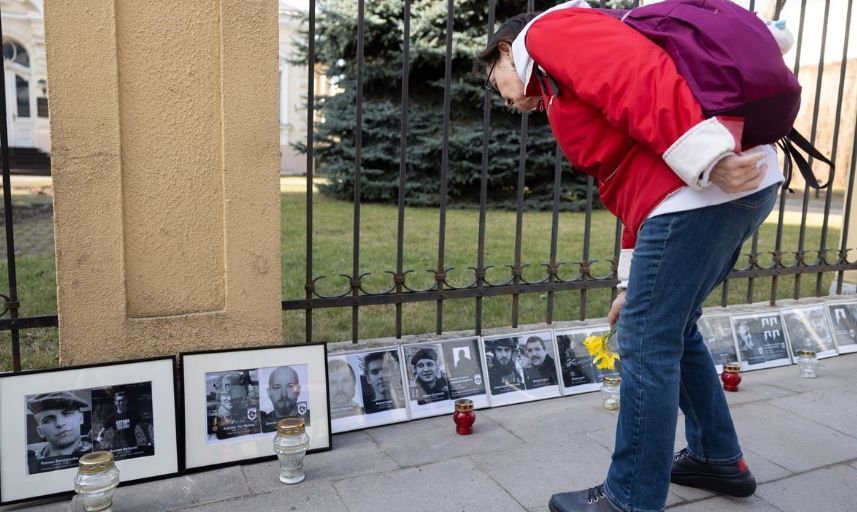 Nuotraukos prie Baltarusijos ambasadosFOTO: ERVIN RAULUŠEVIČIUS | ELTA