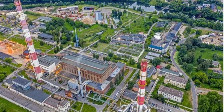 Вильнюсская ТЭЦ (Фото: BigHead, CC BY-SA 4.0, via Wikimedia Commons)