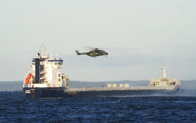 Задержание судна Fitburg. Автор: Силы обороны Финляндии.