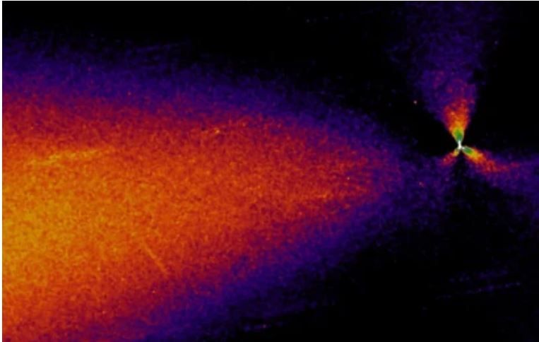 Струи кометы 3I/ATLAS, изображение сделано 14 января 2026 года с помощью космического телескопа Хаббл. Три мини-струи расположены почти на равном расстоянии друг от друга и дополнены более длинной струей, направленной в сторону Солнца. ФОТО: NASA