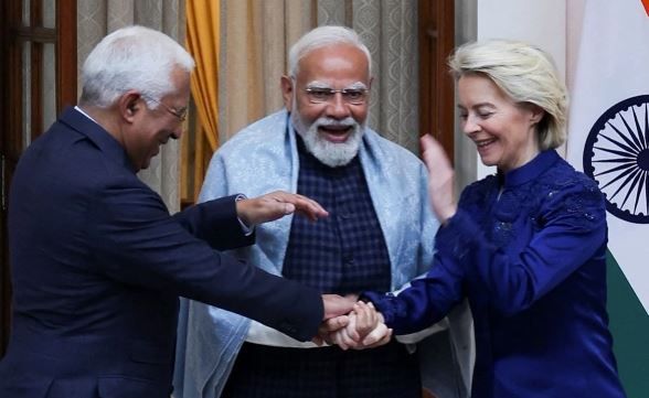 Антониу Кошта, Нарендра Моди и Урсула фон дер Ляйен  (Фото: Altaf Hussain / Reuters)
