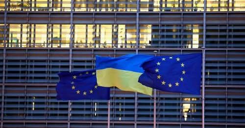 Флаги ЕС и Украины / Reuters