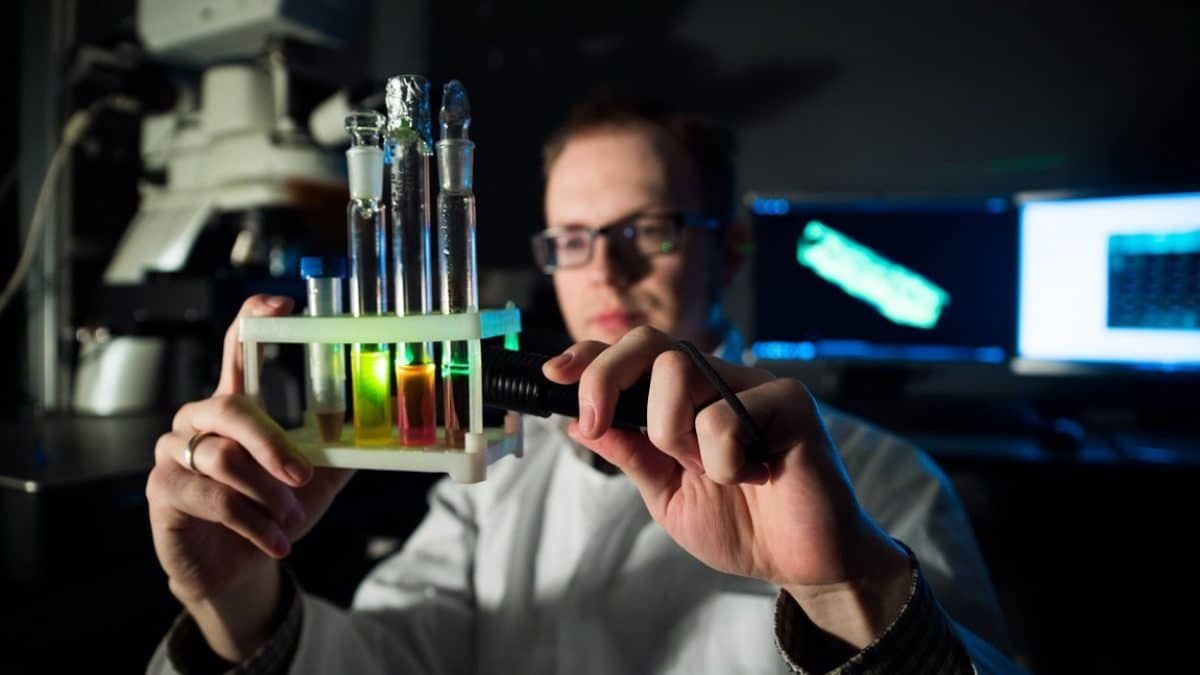 Лаборатория кафедры физической и коллоидной химии РГУ нефти и газа (НИУ) имени И.М. Губкина. Научный коллектив кафедры разработал биотехнологический способ добычи лития из пластовых вод нефтегазовых месторождений / © Александра Спиридонова, Пресс-служба Губкинского университета