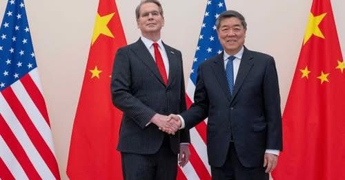 США Министр финансов Скотт Бессен и вице-премьер Китая Хэ Лифэн в штаб-квартире ОЭСР в Париже, Франция, 16 марта 2026 года / Reuters