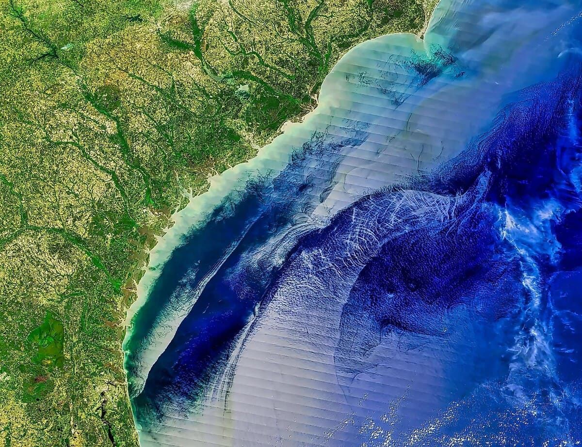 Течение у берегов Америки / © NASA