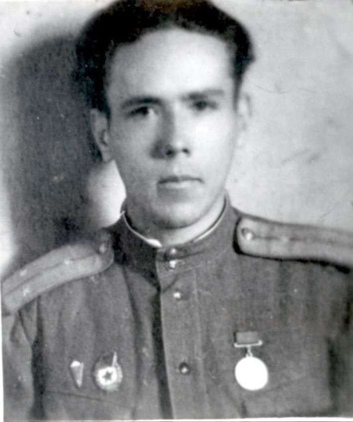 Меркутов Виктор Иванович, капитан в отставке, 1920 года рождения.