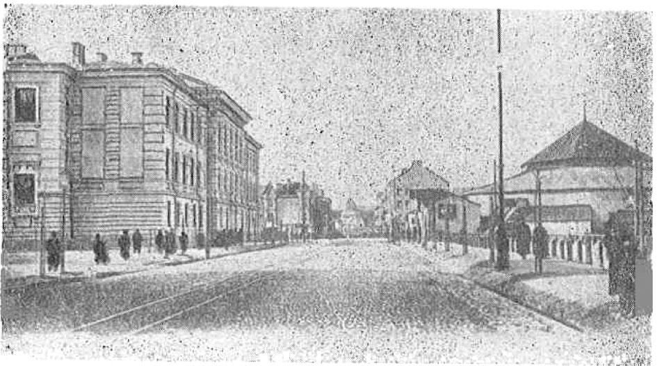 Единственная сохранившаяся фотография с изображением здания Вильнюсского цирка. Проспект Гядимино. С левой стороны – здание теперешней Музыкальной академии, справа – цирк.