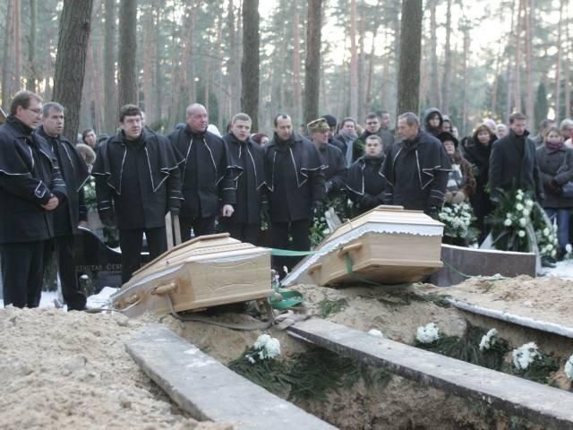 Во вторник в Каунасе были похоронены жертвы аварии, совершенной полицейским. Фото LRytas.lt